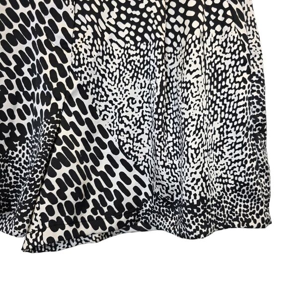 Express Women's 0 Black and White Abstract Print Dressy Satin Shorts - Picture 3 of 16